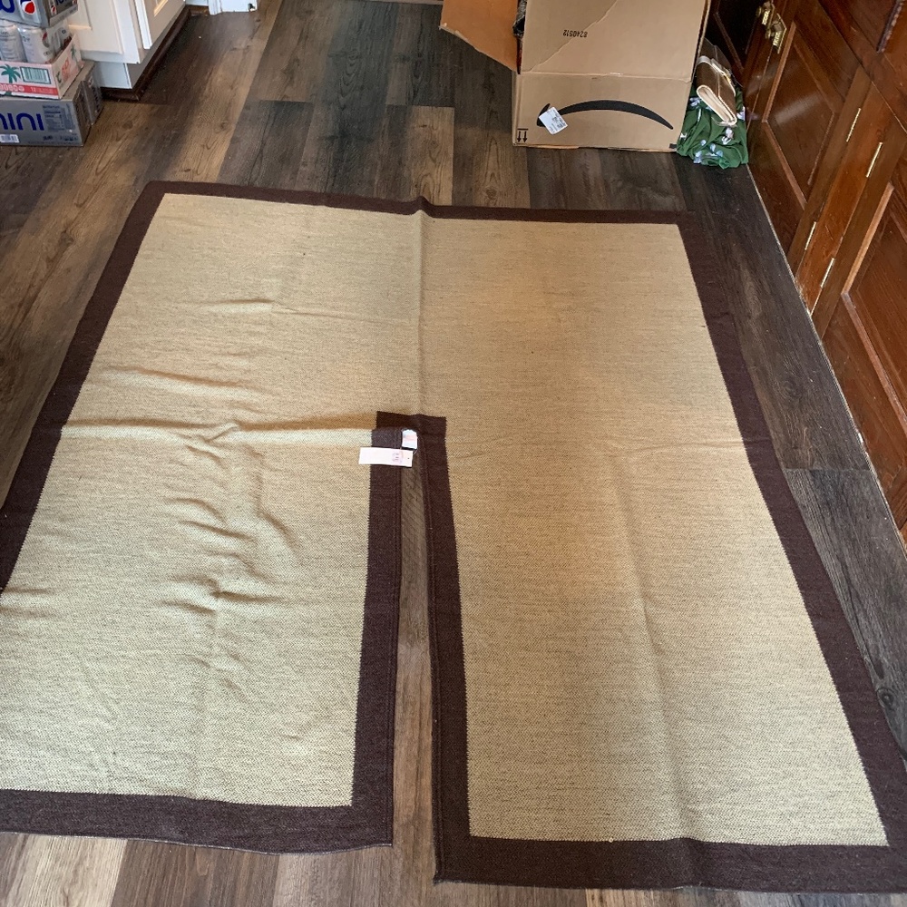 Capellini New York large 49x57 wrap . NWT . Retail 49